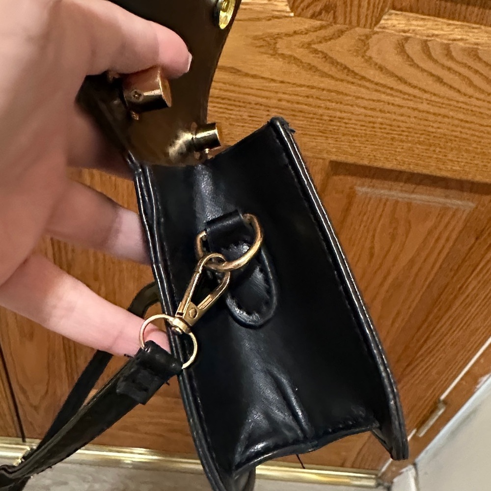 Elegant Black Handbag - Picture 5 of 7